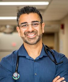 Dr. Vikram Ralhan, Médecin-chef